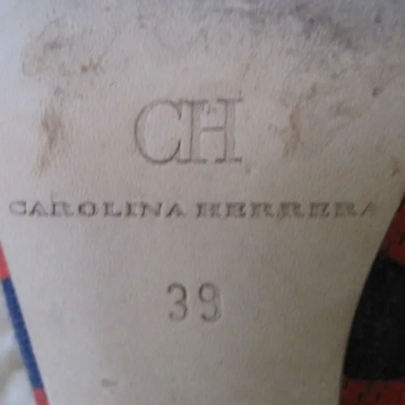 Authentic Carolina Herrera Insignia Sling Back Pumps - Picture 7 of 10